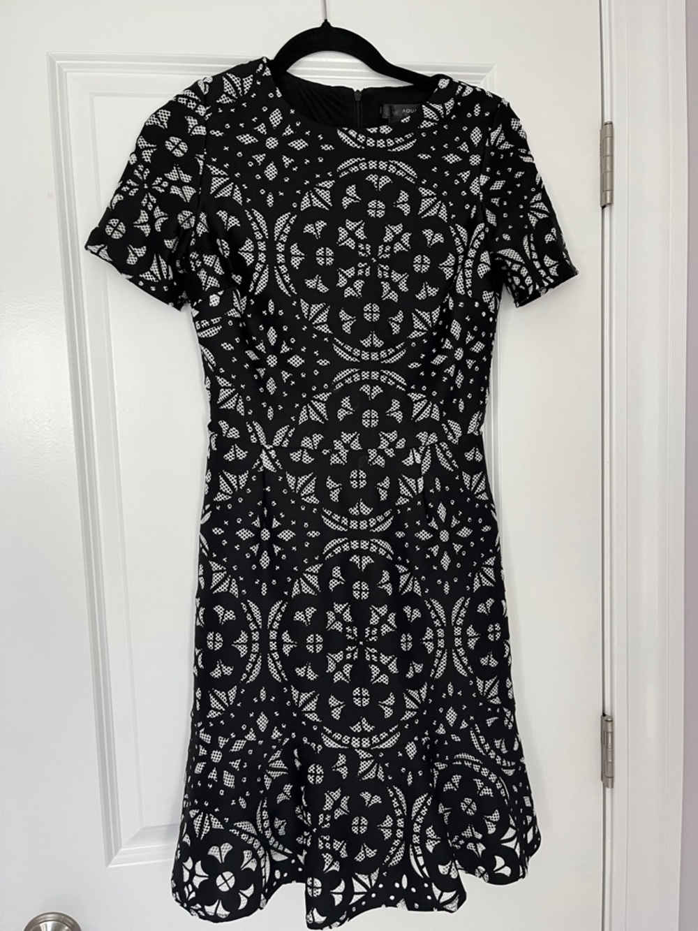 Aqua Black and White Geo Laser Cut Lace-Effect Mini Dress M short sleeve